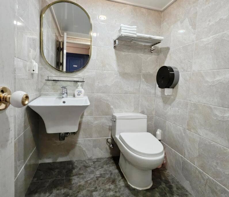 Guest house J Honor House Foreigner Only
