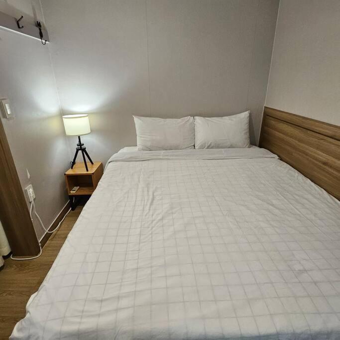Guest house J Honor House Foreigner Only