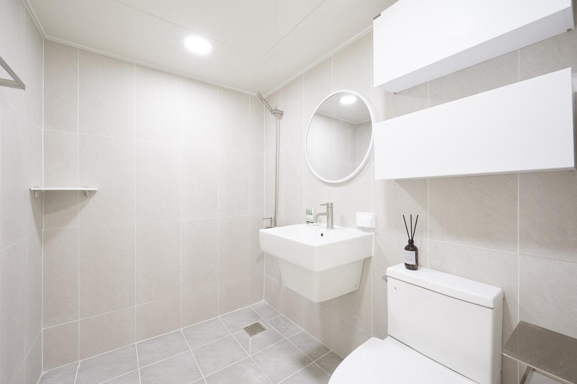 Pangsapuri White Linen House *