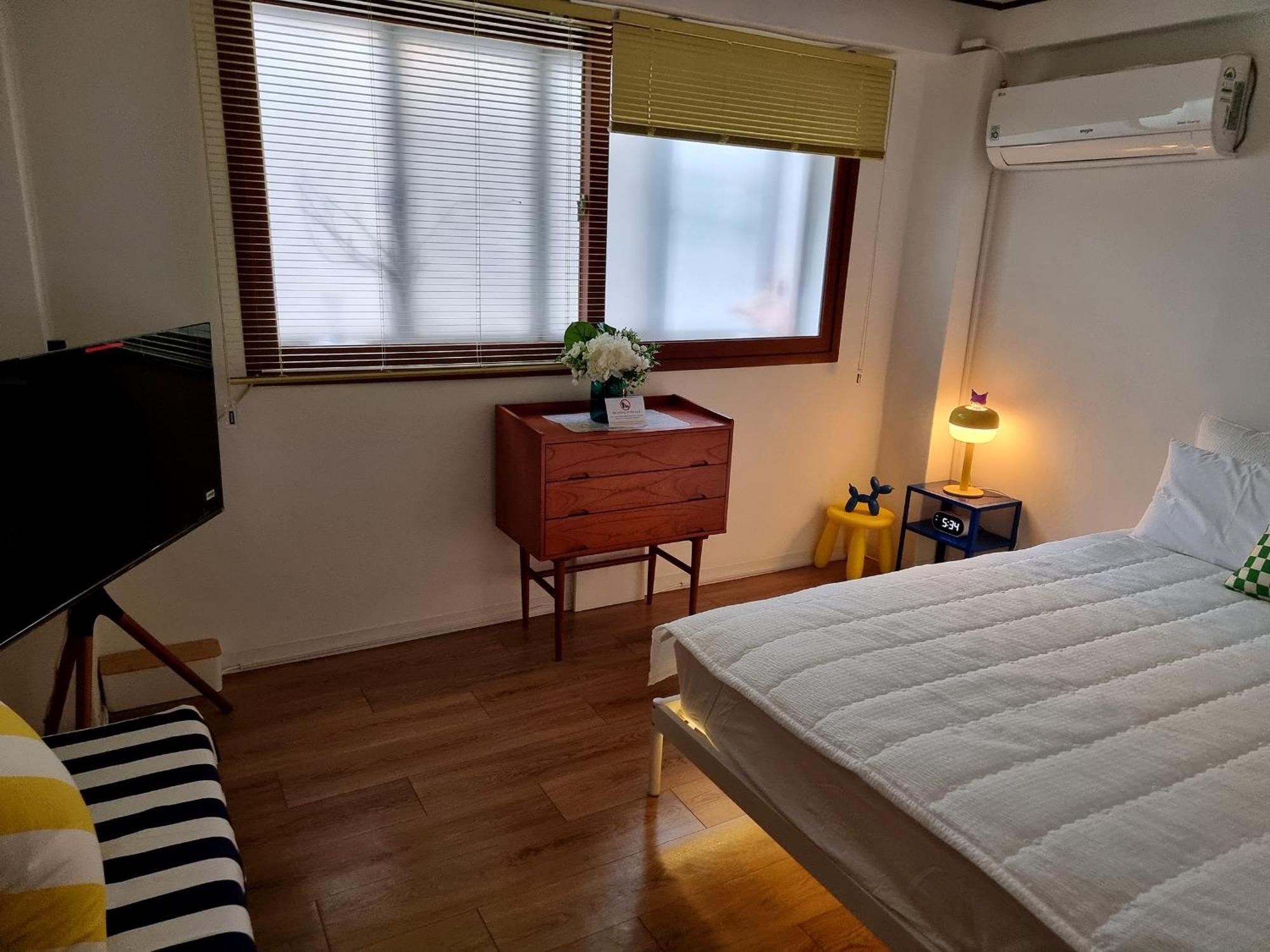 Y202 & B201 Near Hongdae Univ Station Guest house *