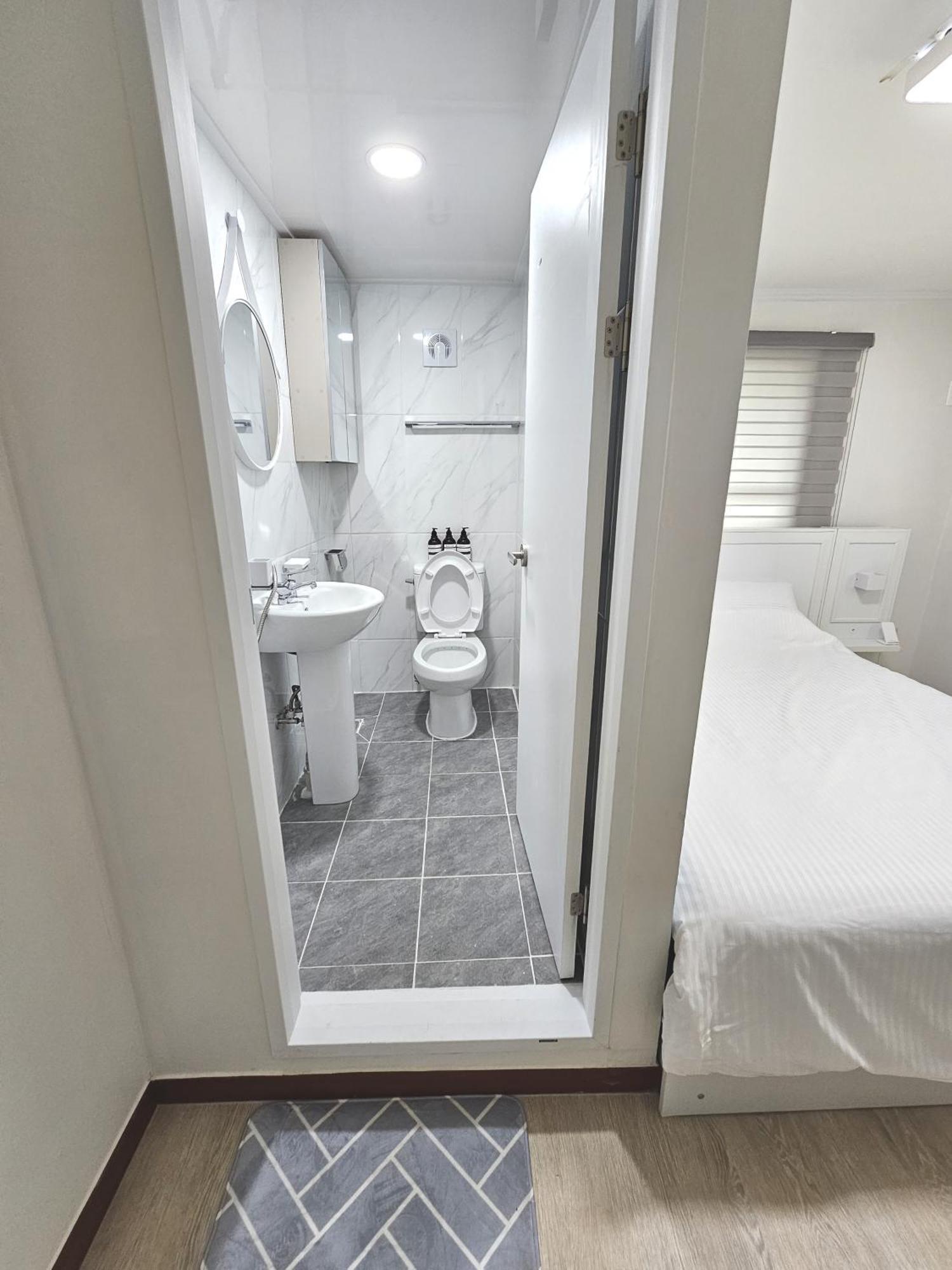 Guest house Omg House *