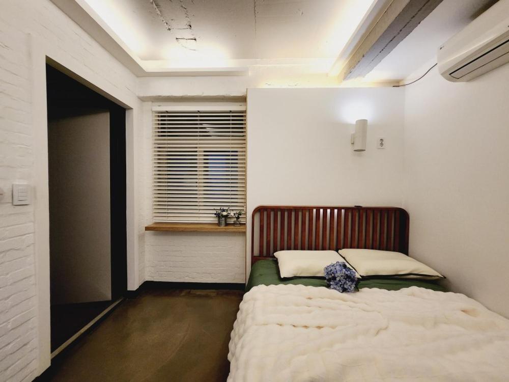 Gyeongbokgung Seochon Dalbit Guest house Seoul