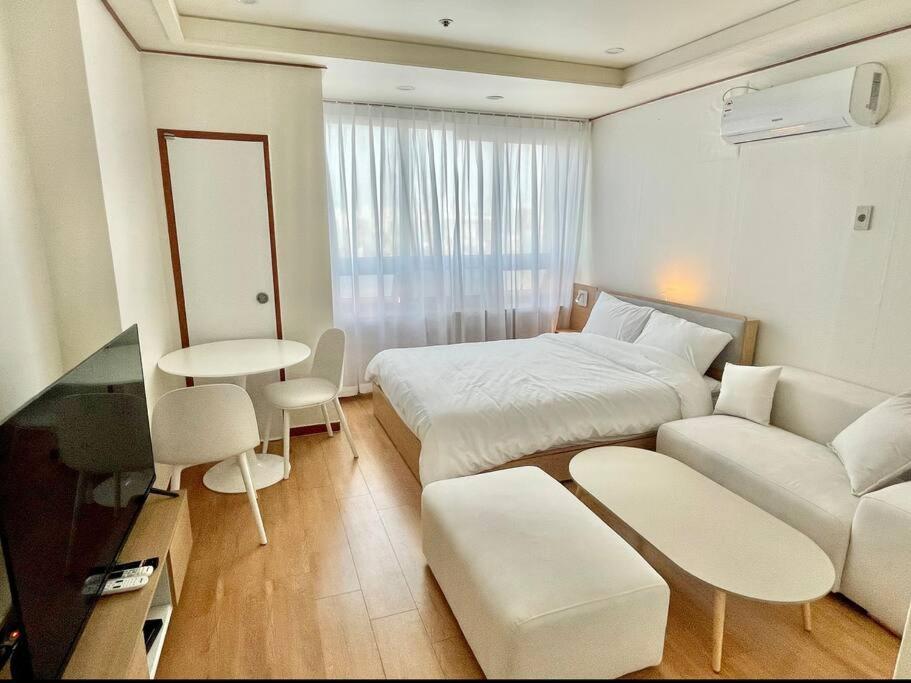 Sinsa Apartment Seoul