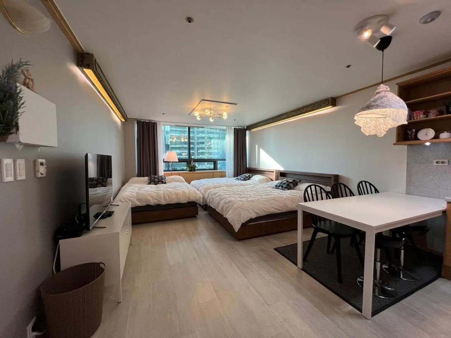 Apartment Hongdae Sub 1min