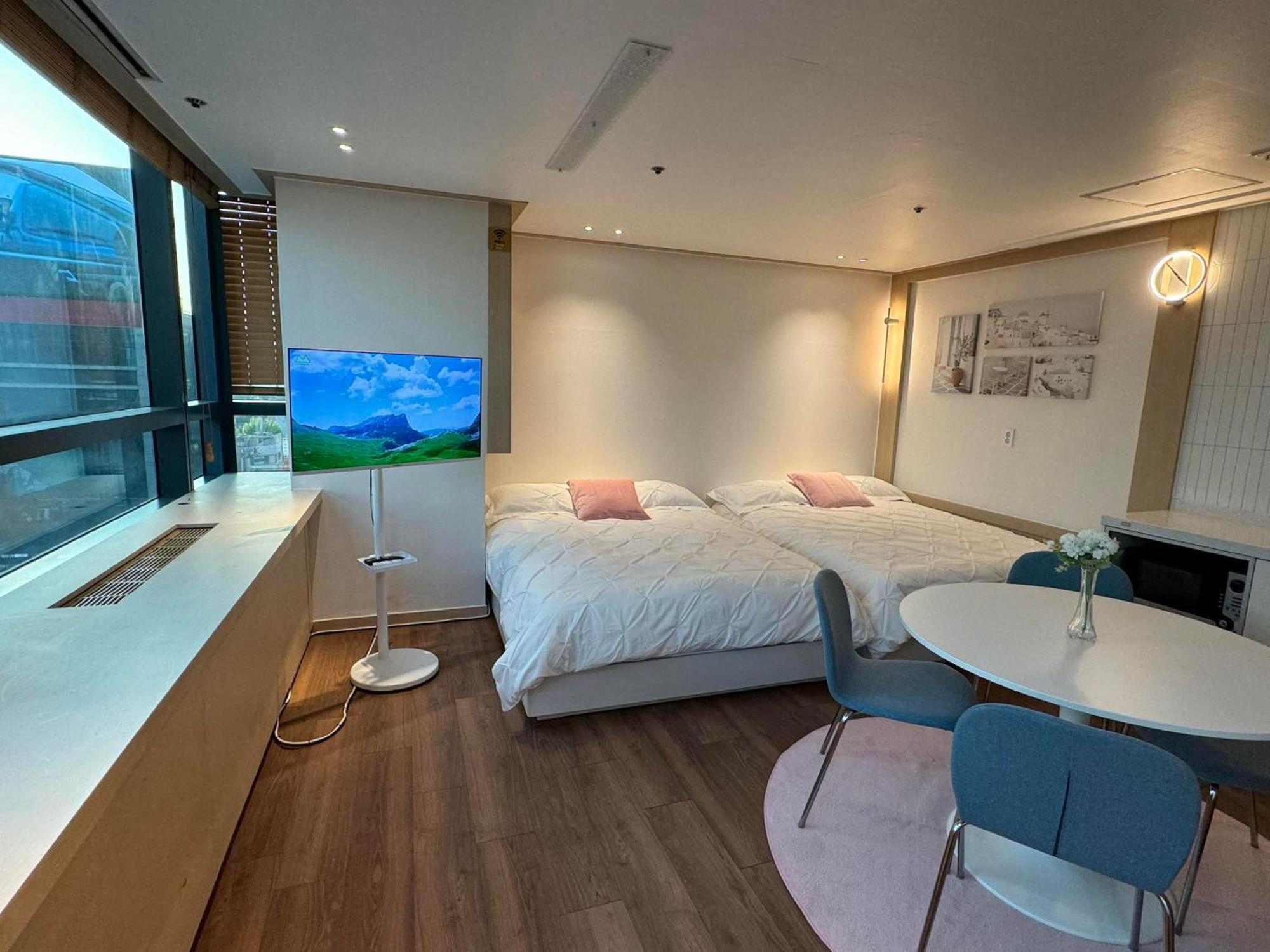 Apartment Hongdae Sub 1min