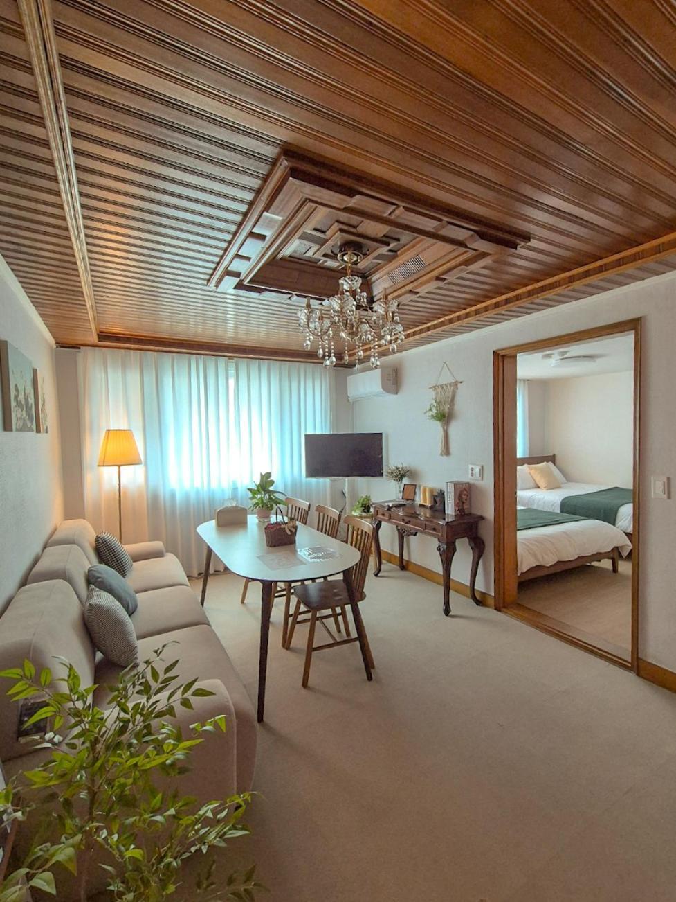 Moana Apartment *