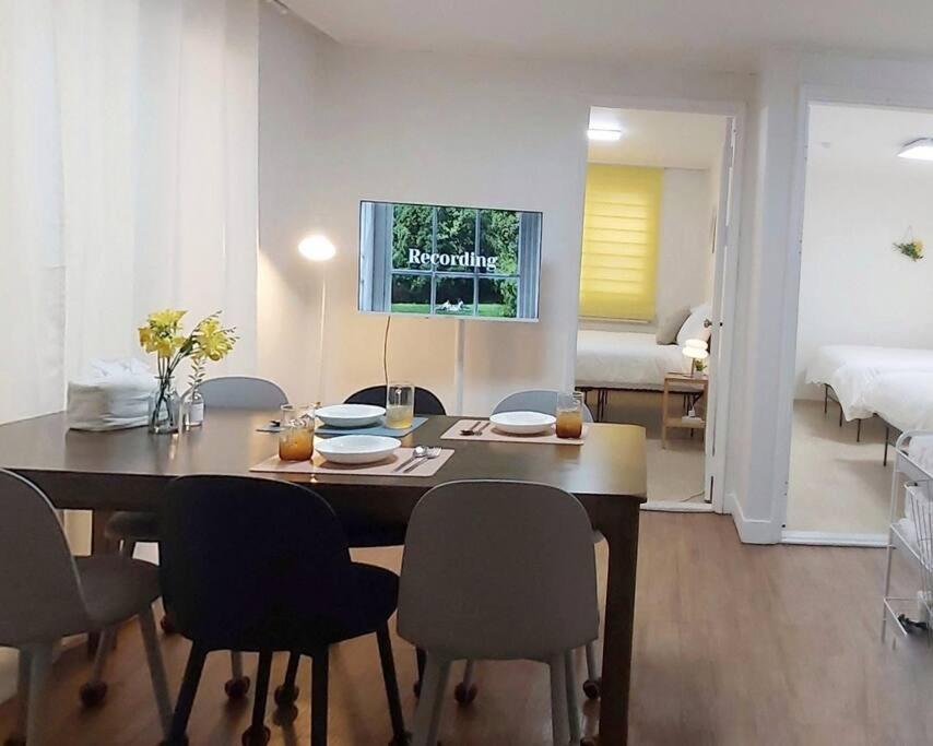 Hue 무료픽업 6명 퀸3 넓은거실 Apartment Seoul