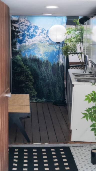A Sensual Hanok-style Detached House In The Center Villa