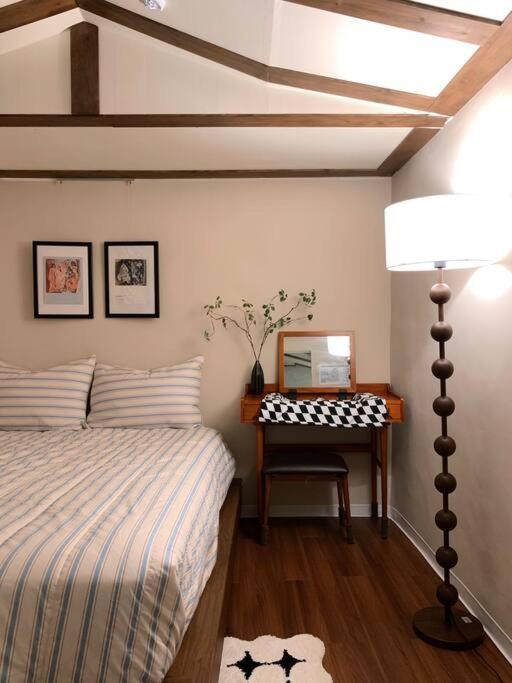 A Sensual Hanok-style Detached House In The Center Villa *