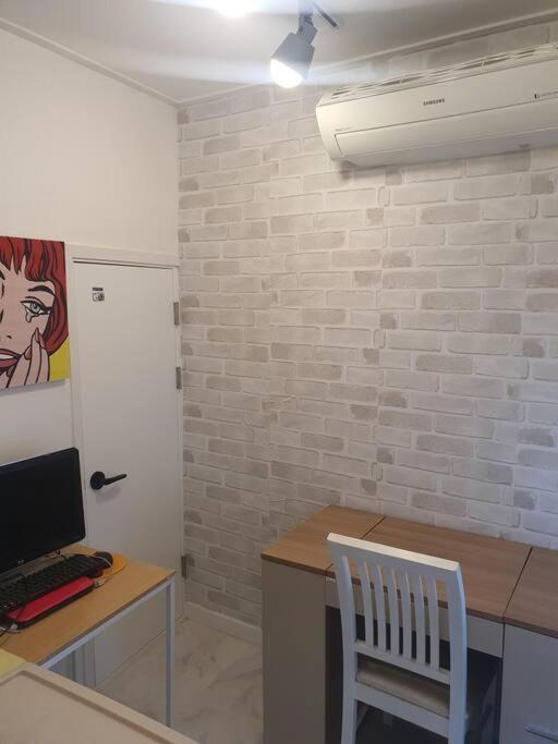'seongbuk Castle Suites' 5 Bedroom, Castle-wall View, Seoul