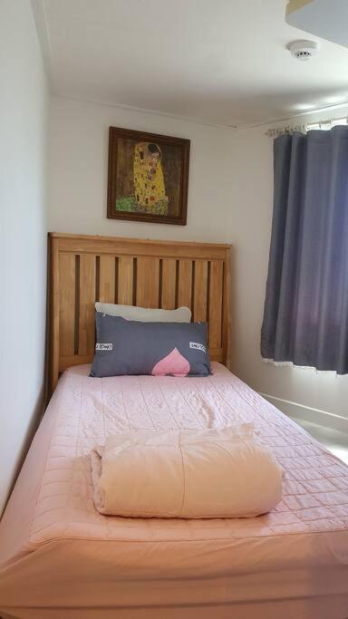 Apartment 'seongbuk Castle Suites' 5 Bedroom, Castle-wall View, Seoul