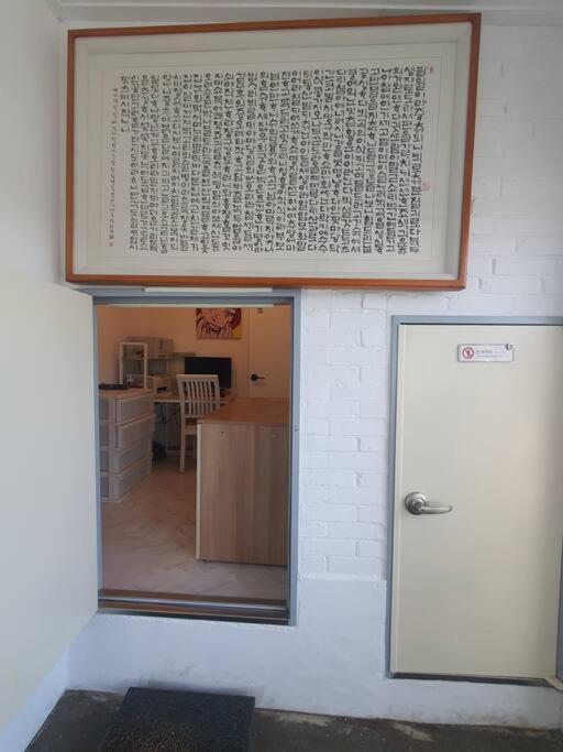 'seongbuk Castle Suites' 5 Bedroom, Castle-wall View, Seoul