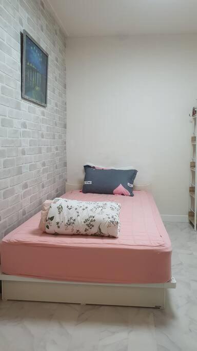 'seongbuk Castle Suites' 5 Bedroom, Castle-wall View, Apartment