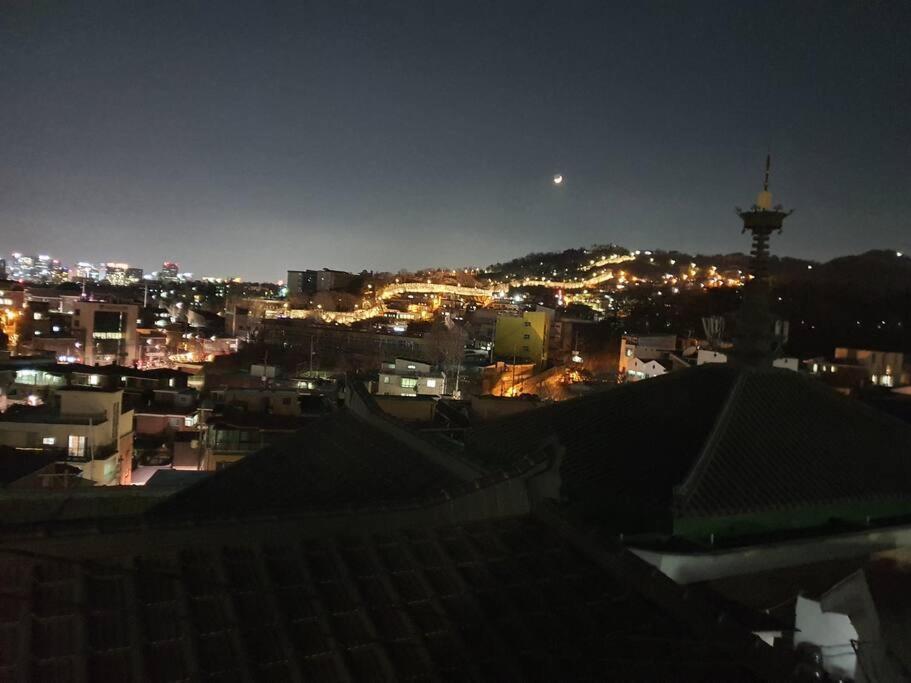 'seongbuk Castle Suites' 5 Bedroom, Castle-wall View, Apartment *