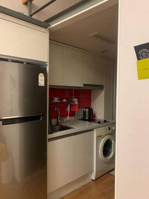 Soulful Shelter In Hannam Apartment