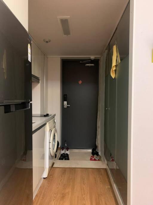 Soulful Shelter In Hannam Apartment Seoul