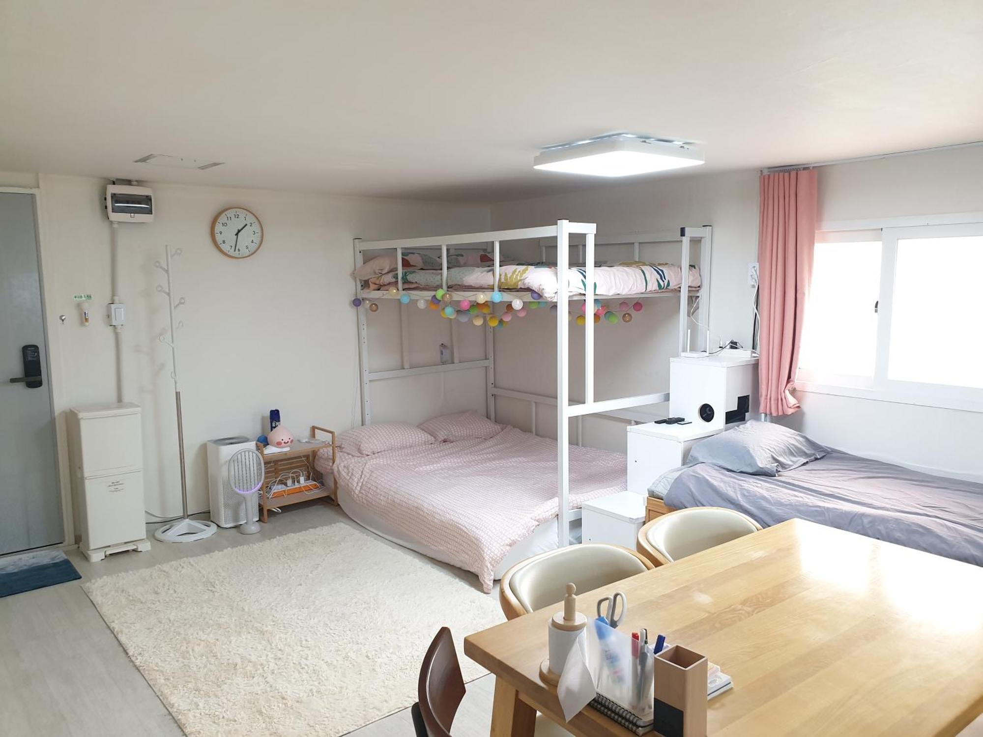 Guest house Cheongryangri Zebra Cinema & Rooftop