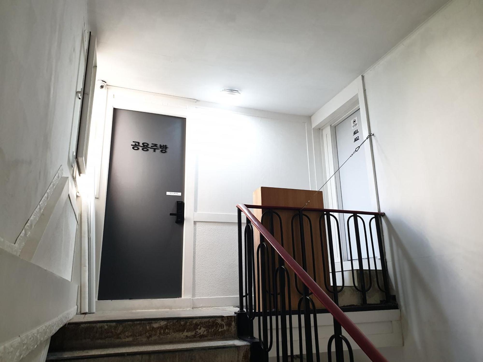 Cheongryangri Zebra Cinema & Rooftop Guest house Seoul