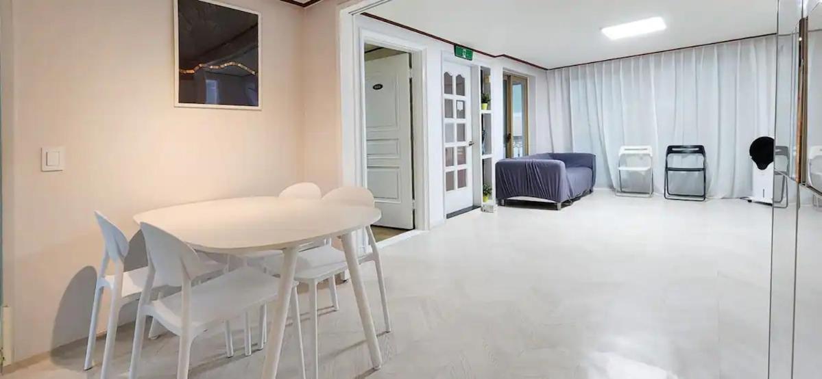 Apartamento B-1 White Linen House *