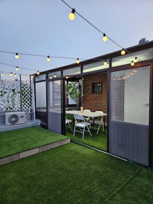 Villa Yongsan Cozy Castle With Rooftop Garden For Families Seoul
