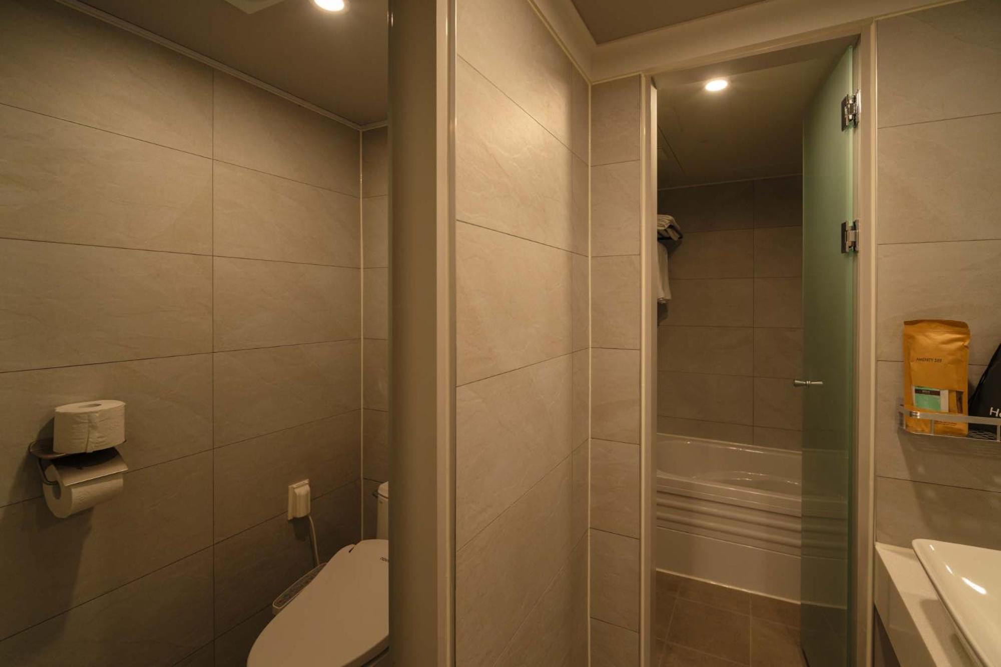 Hotel Shinchon Maven *