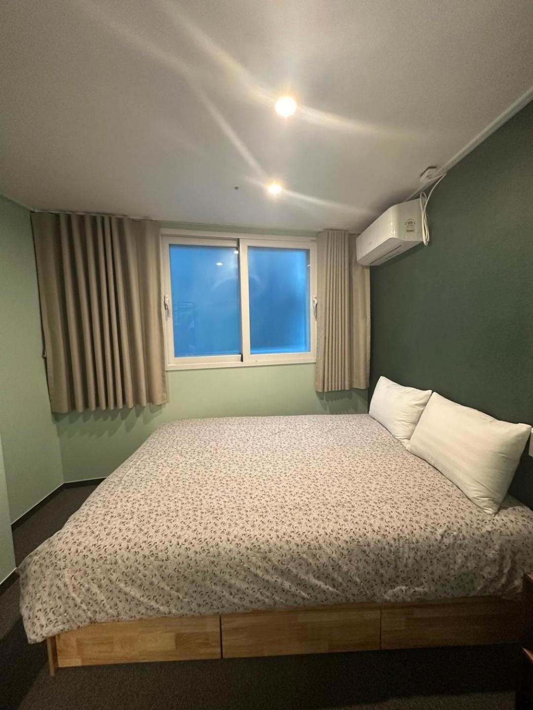 R Jongmyo Guest house