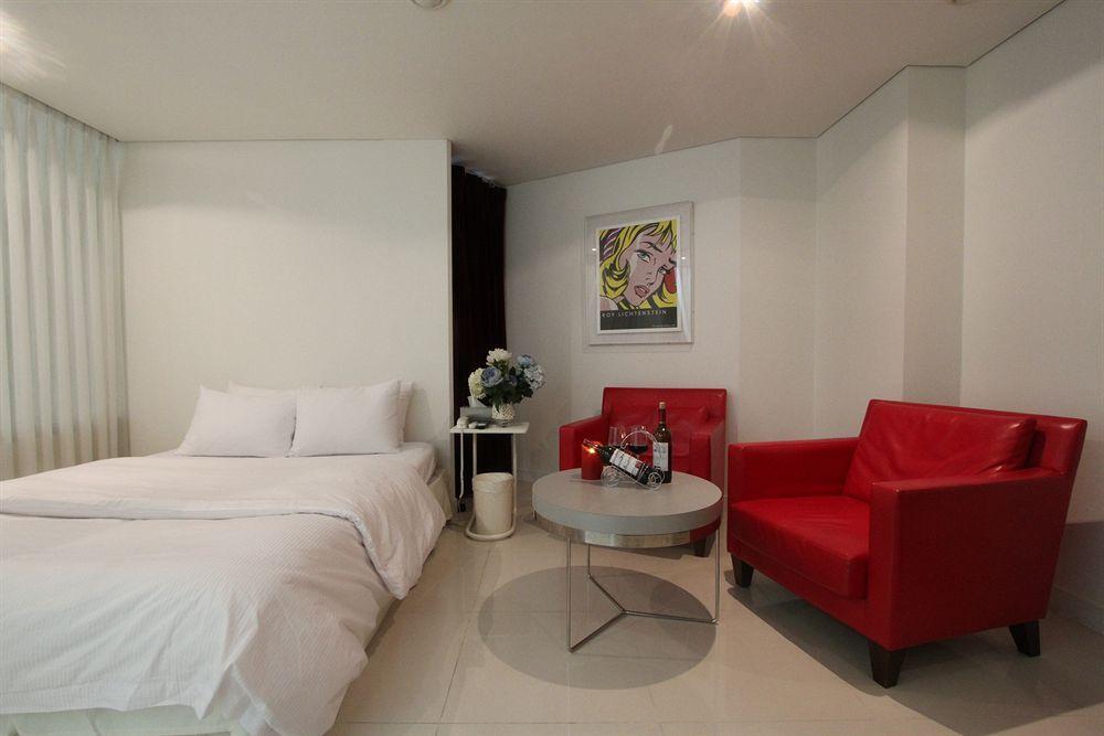 648 Hotel