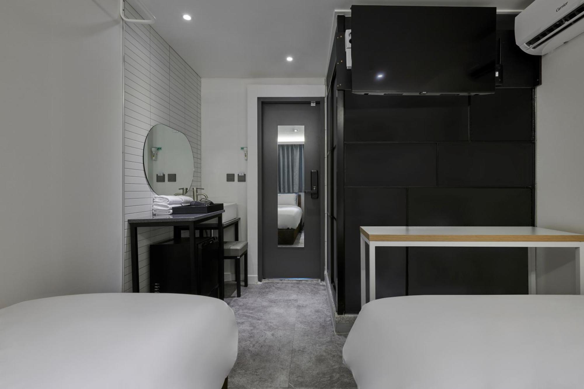 Eight Rest Myeongdong Hostel *
