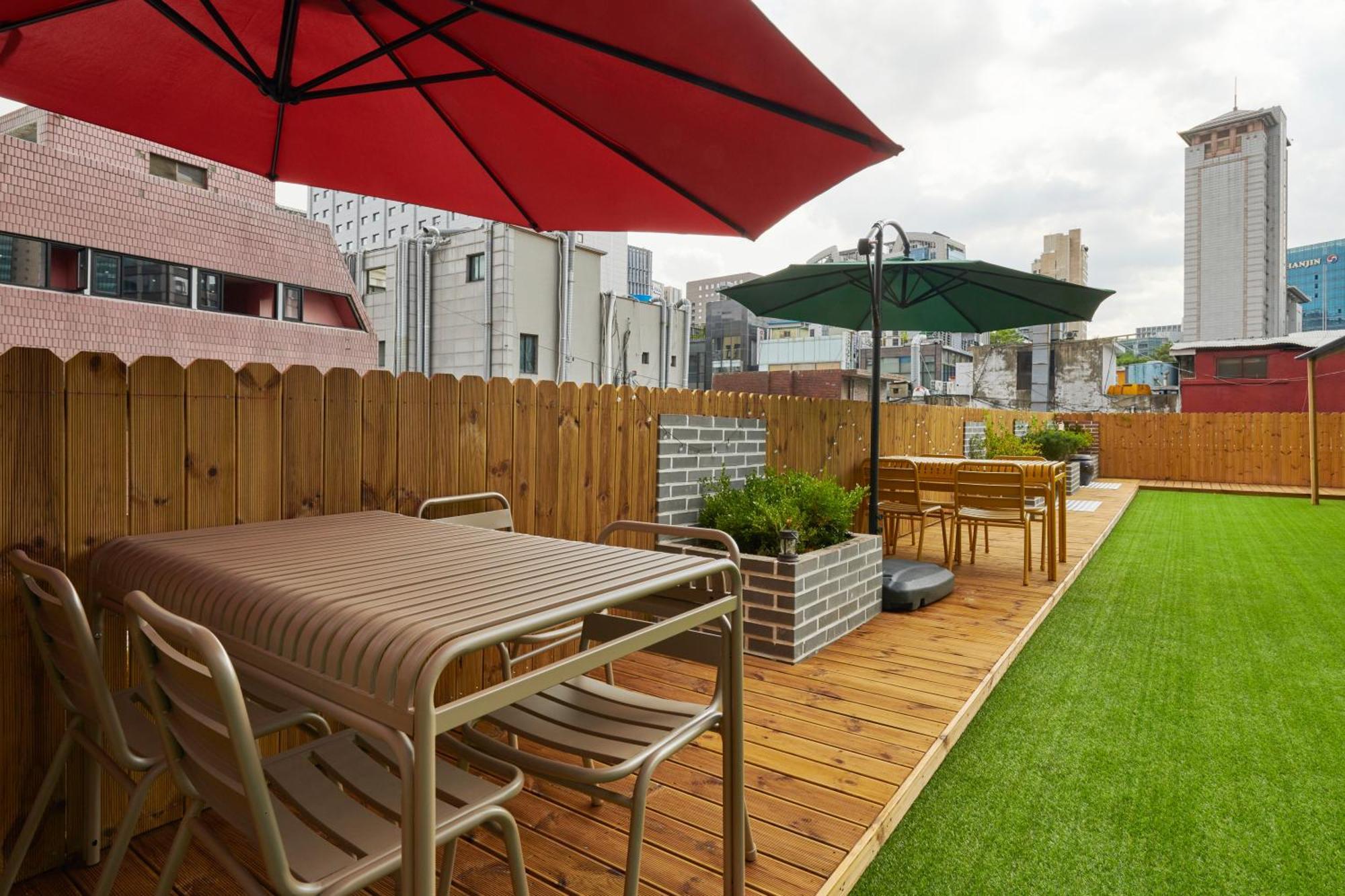 Eight Rest Myeongdong Hostel *