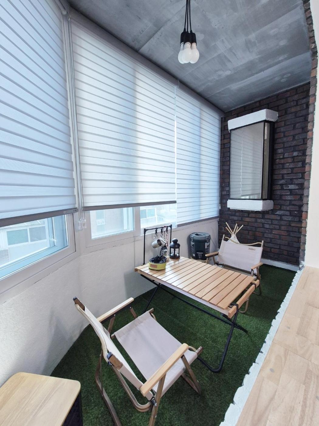 Travel And Live In A Sunny House Up To 10 Hongdae Apartment Seoul