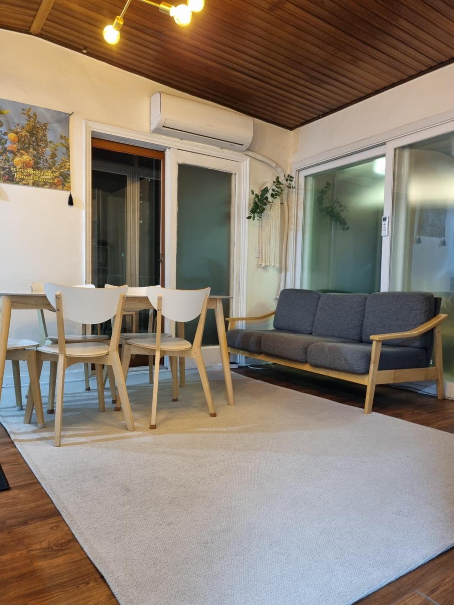 Hongdae Sky View Private Roof Garden House 2br 2qb 1ssb Free Wifi Starbucks Capsule 외국인전용 Villa Seoul