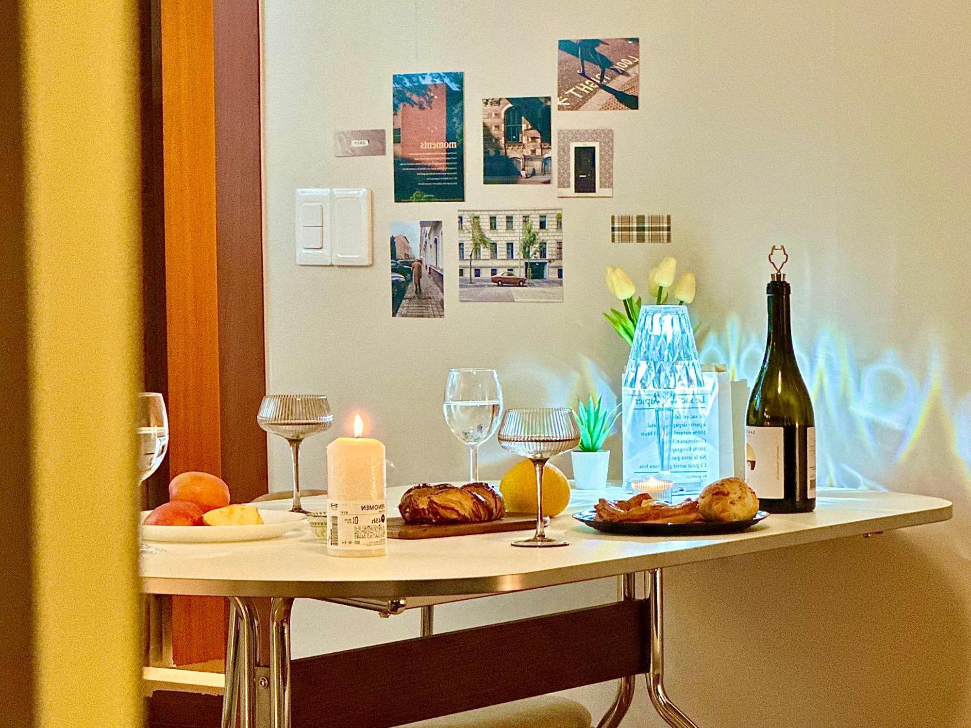 New, 3min To Hapjeong St, Airport Bus Stop, 8min To Hongdae & Mangwon Market, River Park, 2br 3qb Full Of Sunshine, Bedding, Nature Villa