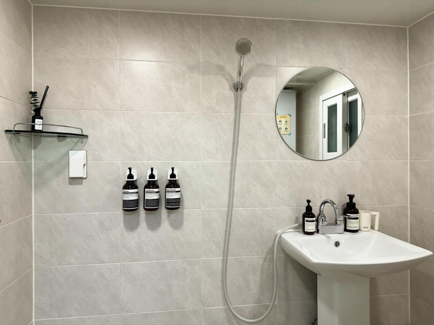 Athome - Foreigner Only Apartment