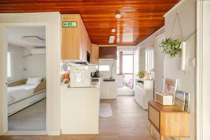 Yongsan Cozy Castle With Rooftop Garden For Families * Seoul