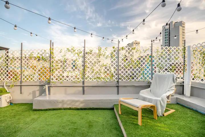Yongsan Cozy Castle With Rooftop Garden For Families Seoul