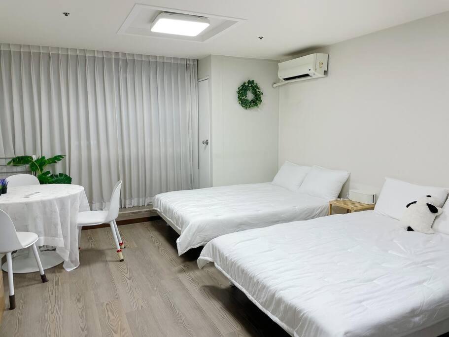Hongdae House *