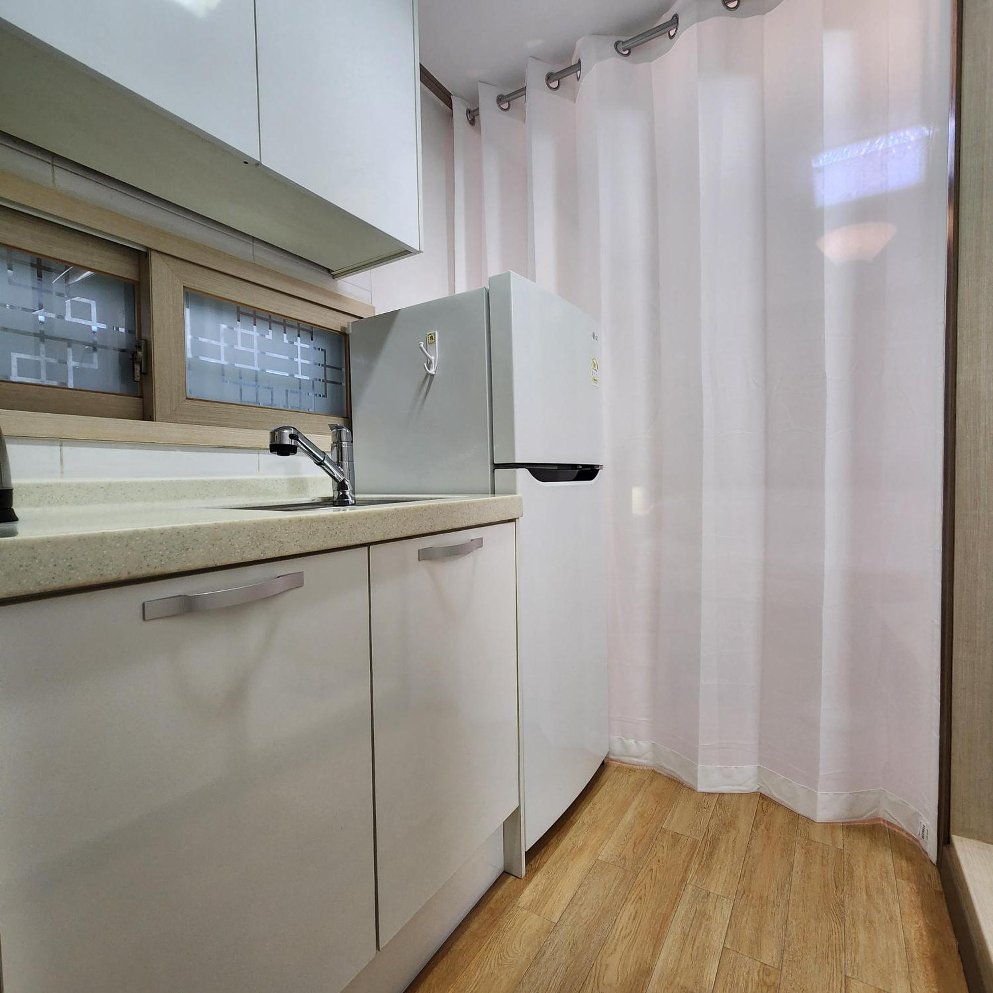 Apartment #hapjeong #hongdae #full Option #one *