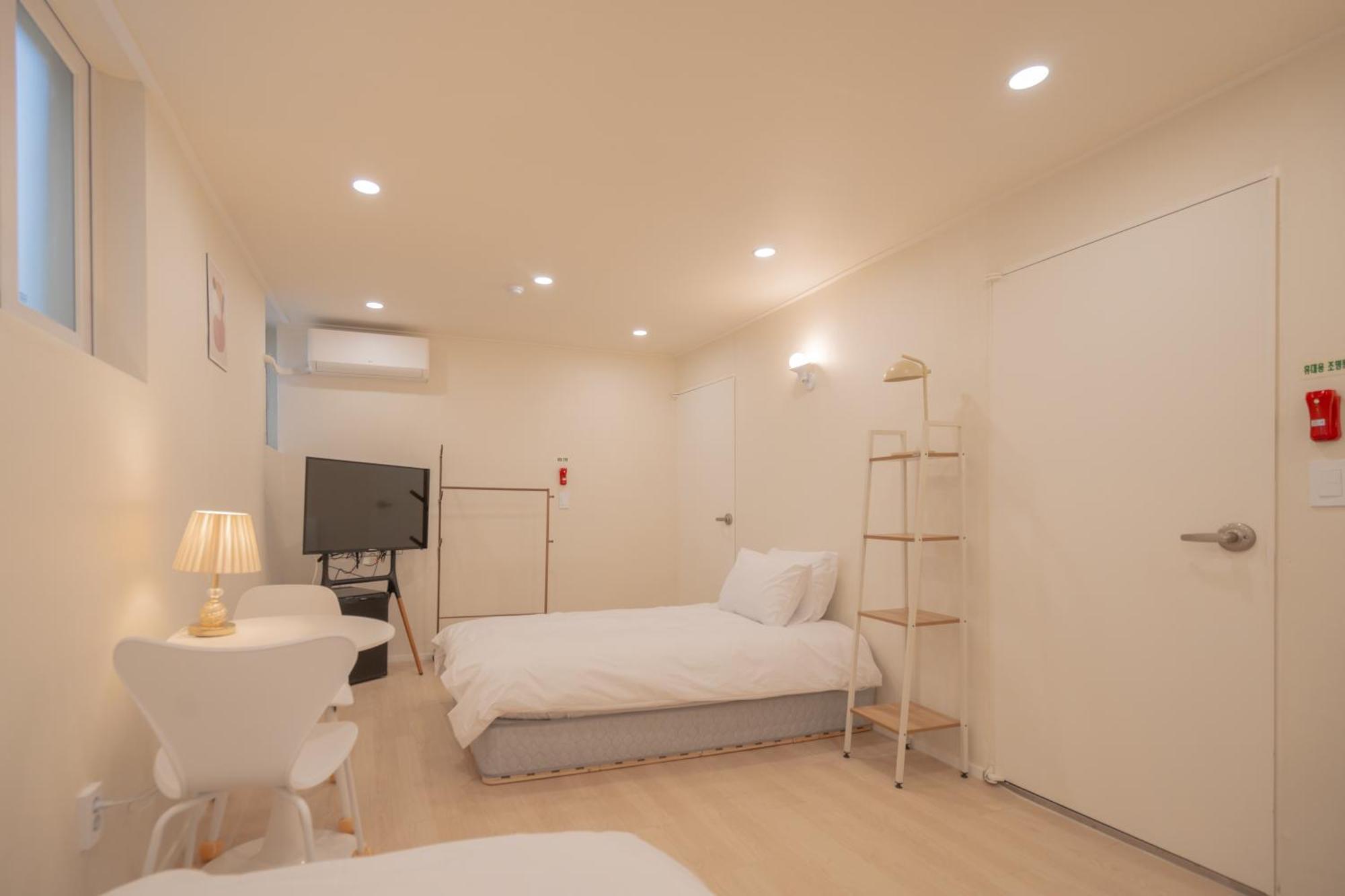 42 Gwangjang Hostel