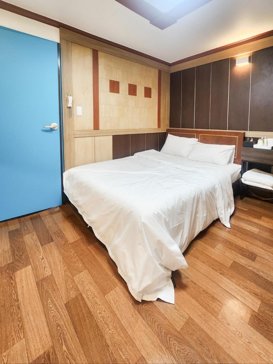 Motel Romance Seoul