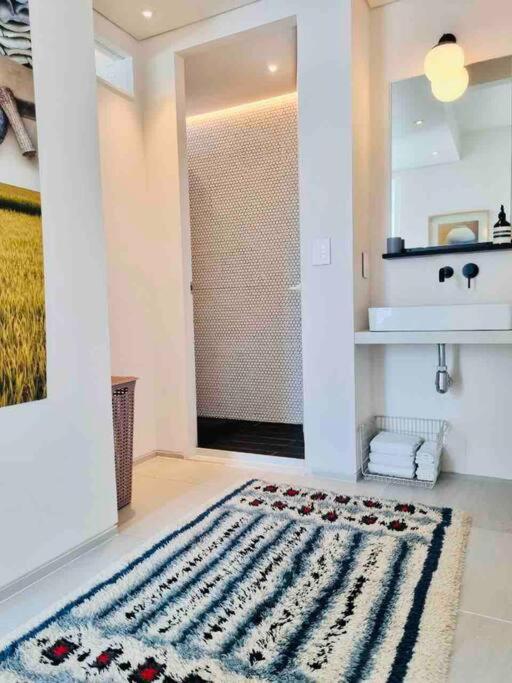 Urban Penthouse Apartment *