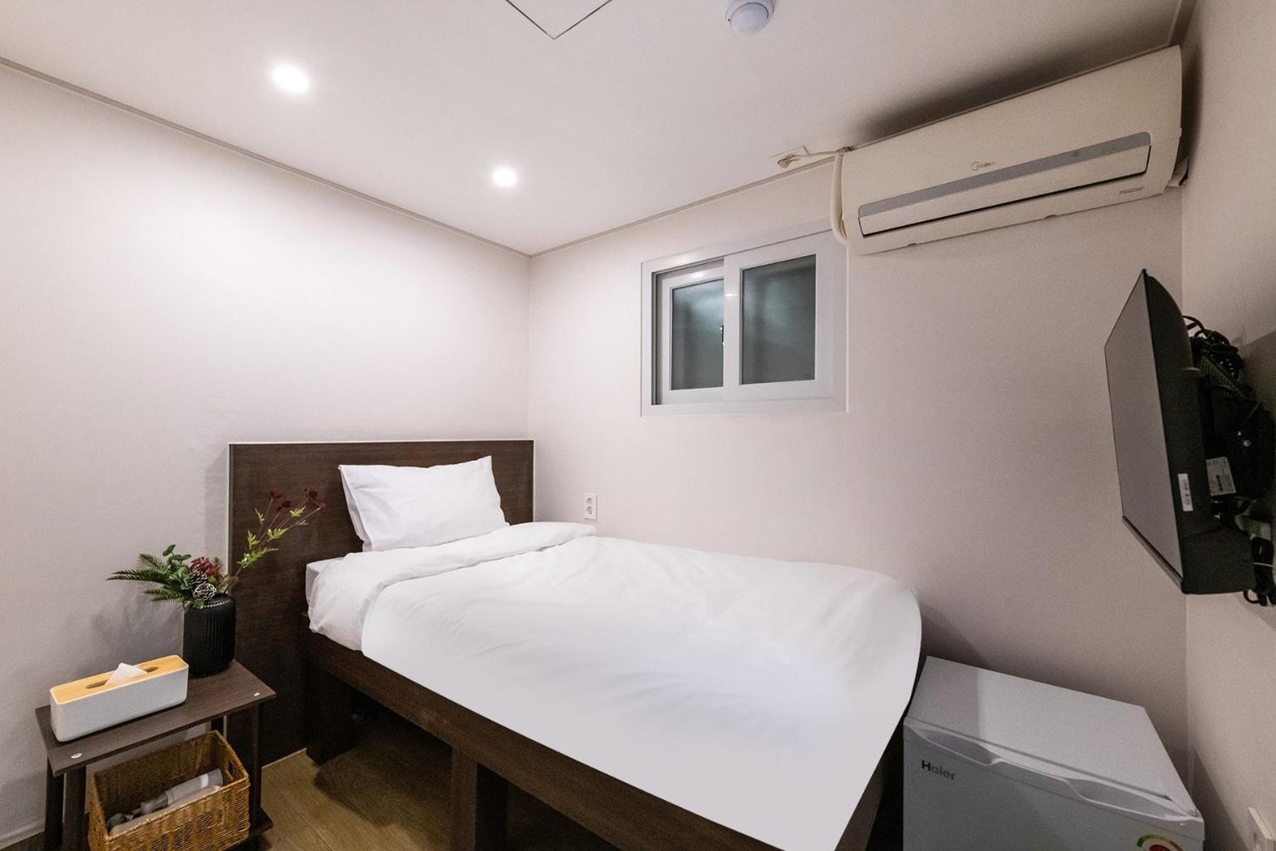 Crashin Yongsan Hotel *