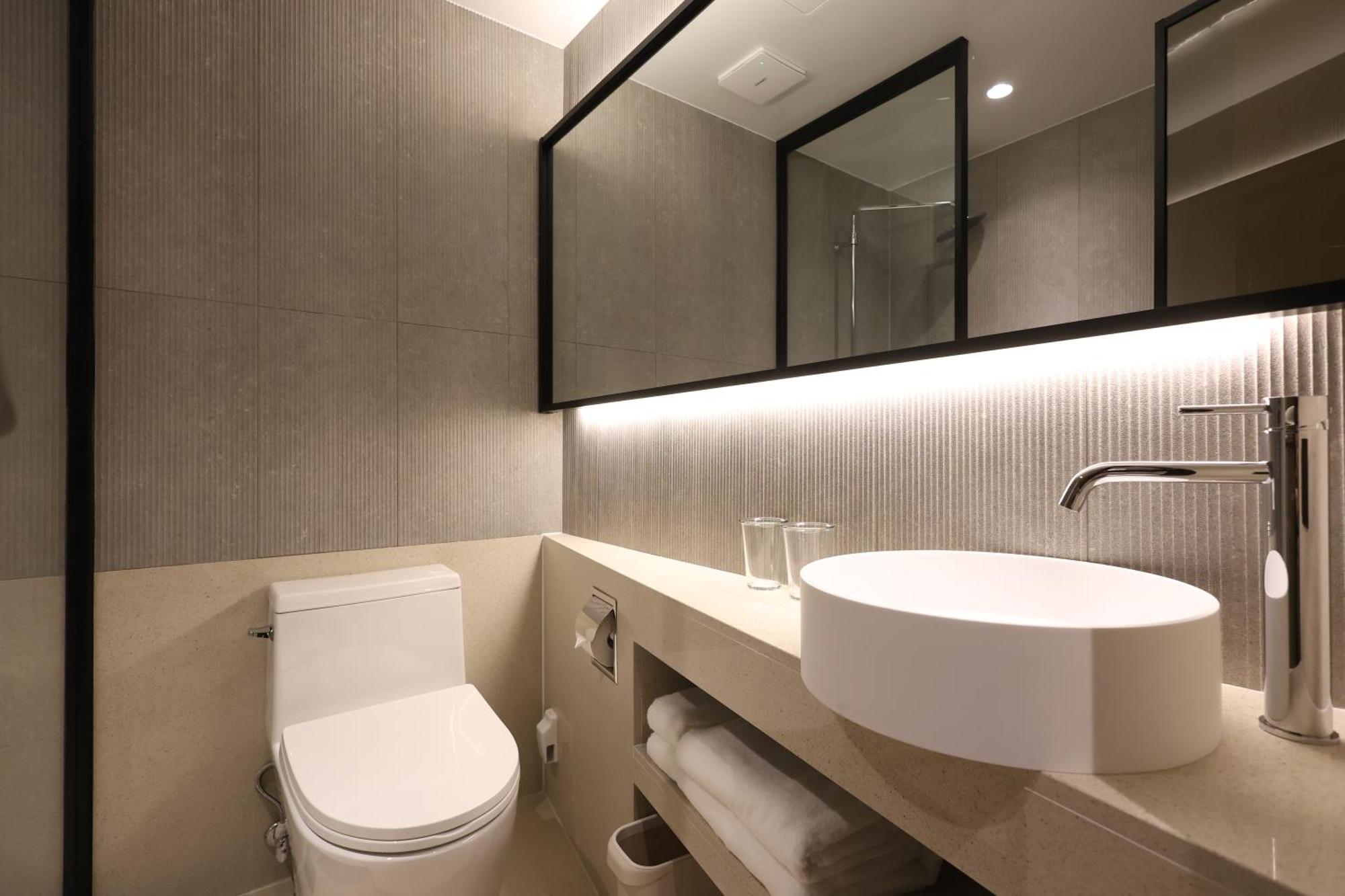 Hotel New Blanc Myeongdong 4*