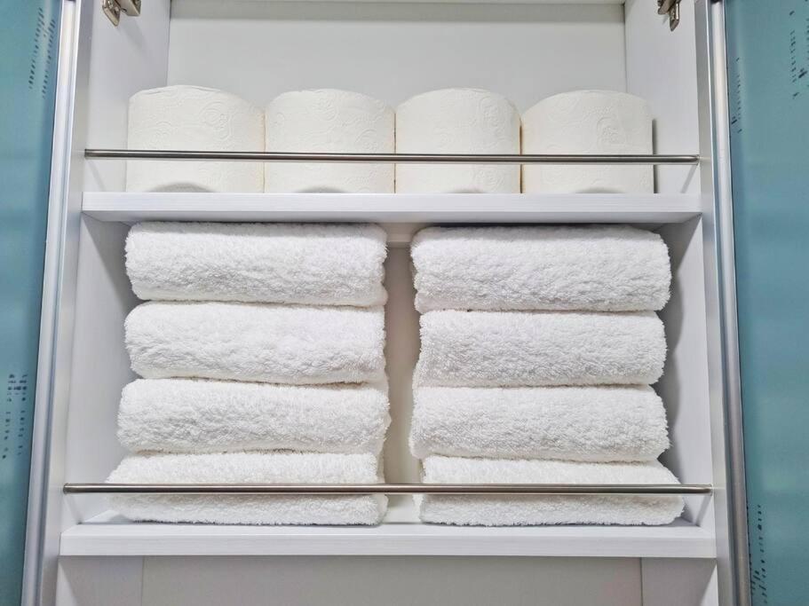 Apartamento Seoul, 3 Rooms, Gimpo Airport, Free Parking, 1 Pm Check-out, Super Close To The Station, 10 People, Warm Accommodation, 4 Beds, Hongdae, Jongno, Myeongdong *