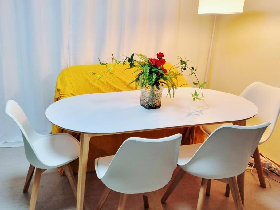 Seoul, 3 Rooms, Gimpo Airport, Free Parking, 1 Pm Check-out, Super Close To The Station, 10 People, Warm Accommodation, 4 Beds, Hongdae, Jongno, Myeongdong Apartamento Seul