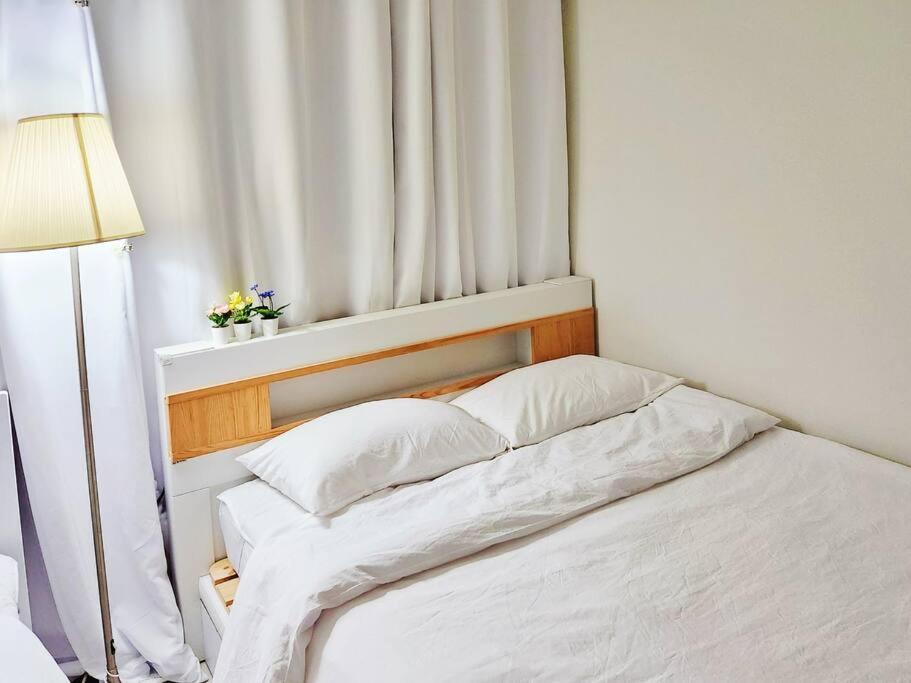 Seoul, 3 Rooms, Gimpo Airport, Free Parking, 1 Pm Check-out, Super Close To The Station, 10 People, Warm Accommodation, 4 Beds, Hongdae, Jongno, Myeongdong Apartamento