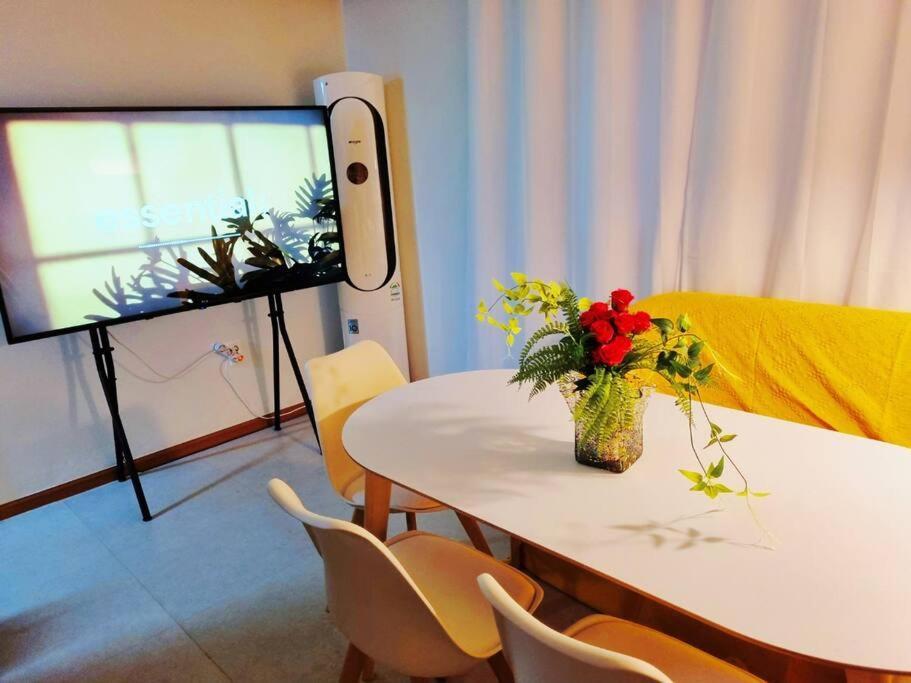 Apartamento Seoul, 3 Rooms, Gimpo Airport, Free Parking, 1 Pm Check-out, Super Close To The Station, 10 People, Warm Accommodation, 4 Beds, Hongdae, Jongno, Myeongdong