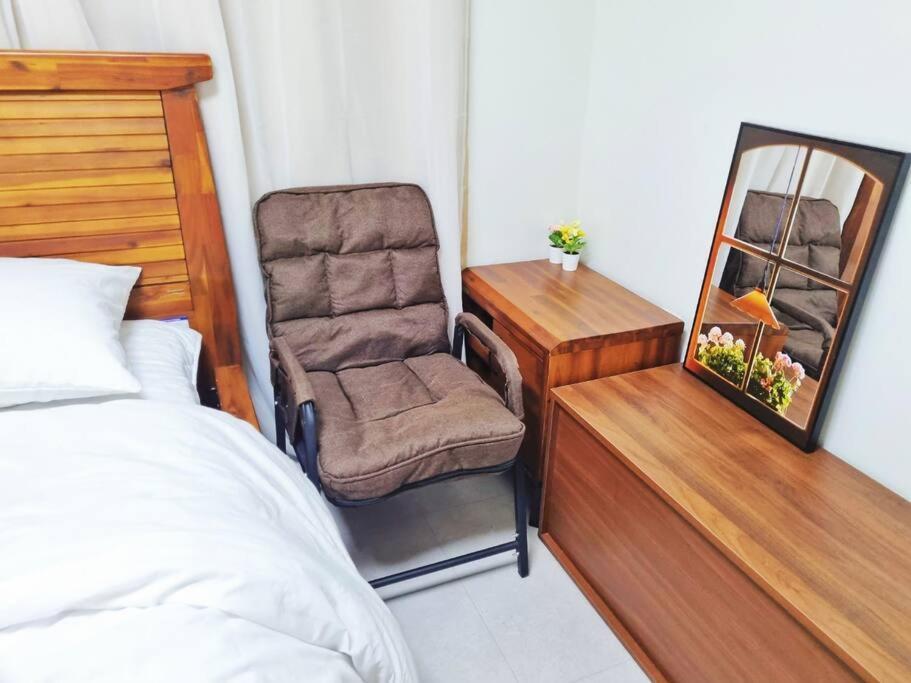 Seoul, 3 Rooms, Gimpo Airport, Free Parking, 1 Pm Check-out, Super Close To The Station, 10 People, Warm Accommodation, 4 Beds, Hongdae, Jongno, Myeongdong Apartamento