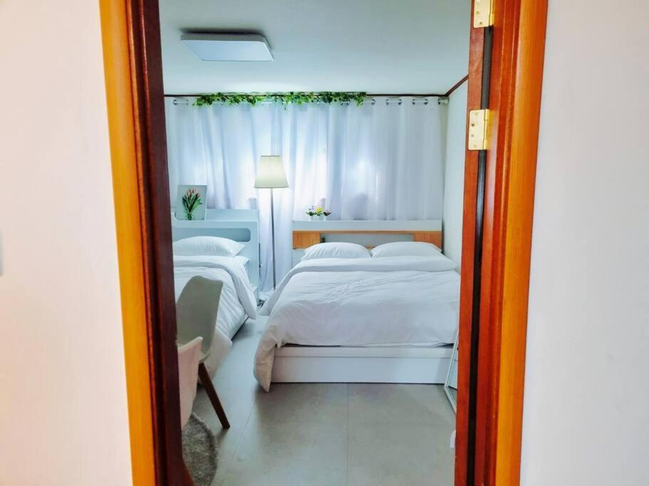 Seoul, 3 Rooms, Gimpo Airport, Free Parking, 1 Pm Check-out, Super Close To The Station, 10 People, Warm Accommodation, 4 Beds, Hongdae, Jongno, Myeongdong Apartamento *