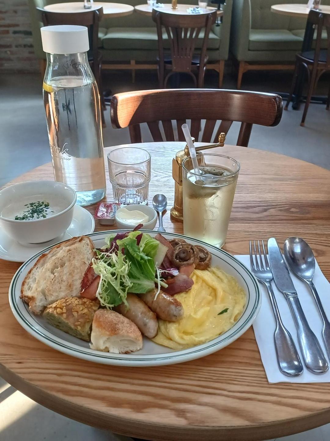 Junibino Hongdae 3*