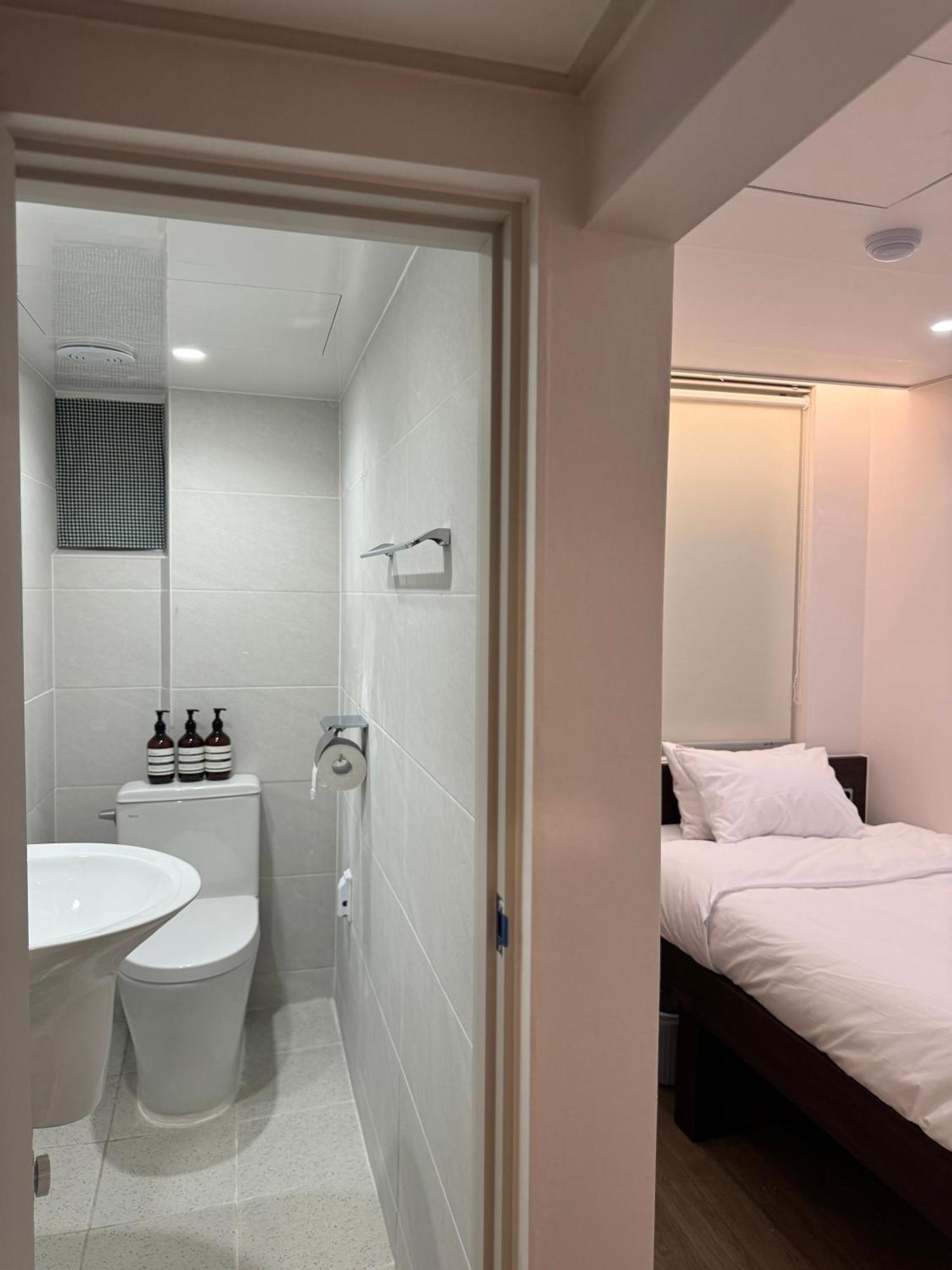 Hotel Crashin Yongsan